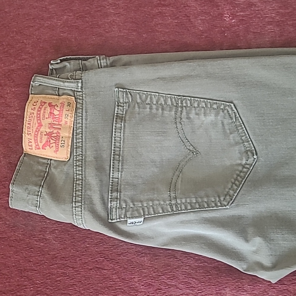 Levi's 512, size W32 L30, Fit slim taper, army green color.